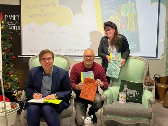 Hier gibt es die Bilder von unseren Lesungen